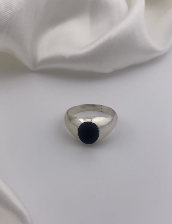 Onyx Signet Memorial Chamber Ring