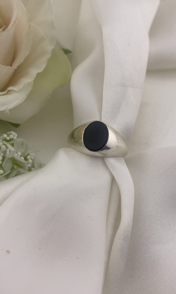 Onyx Signet Memorial Chamber Ring