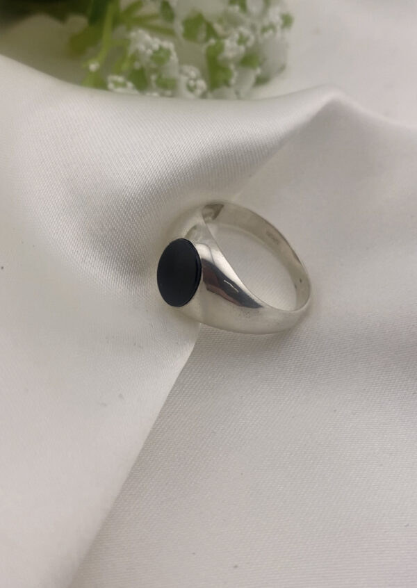 Onyx Signet Memorial Chamber Ring