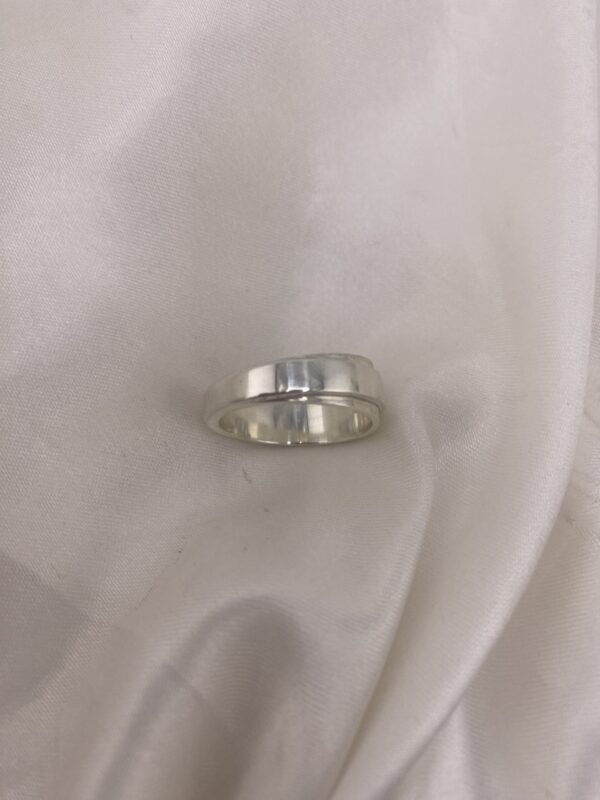 Solitaire Accent Chamber Ring