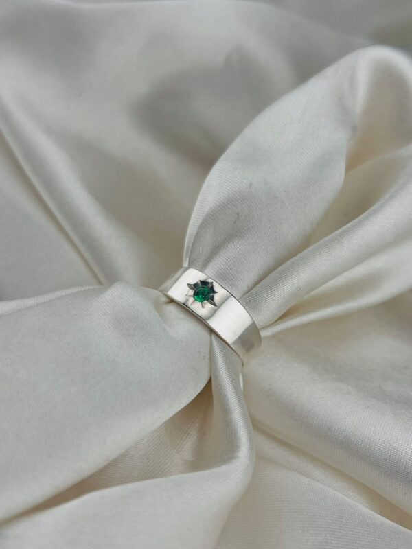 Solitaire Star Setting Chamber Ring