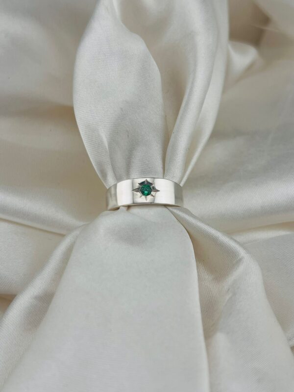 Solitaire Star Setting Chamber Ring